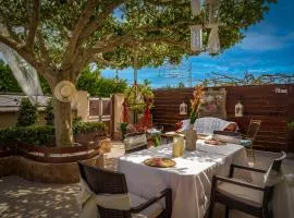 Venetian Hill House by "elite"