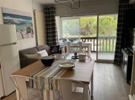 Entre mer et pinède，位于勒格罗-迪鲁瓦的酒店