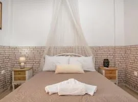 Fay’s Vintage Boutique House