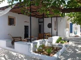 Spitaki - House with Garden by the Beach - Pefki