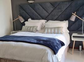 Modern Executive Condo, condo em Fourways