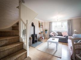 Dreamy Suffolk Country Cottage Escape, hotel in Aldeby