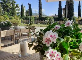 Residence Perlago, hotel a Predore