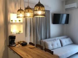 Fays luxury apartments by the sea, kuća za odmor ili apartman u gradu 'Finikounta'