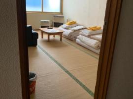 ビジネスホテル幸楽، فندق بالقرب من مطار ميمانبيتسو، Yobito
