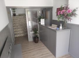 Hostal Cruce, homestay in Villafranca del Bierzo