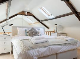 Private Parking, Garden, En-suite, 5 Rooms, hotel in Llanelli