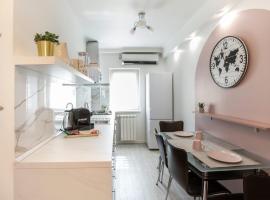 Imedio Rose Apartment Aviatiei: Bükreş, The Lakeview yakınında bir otel