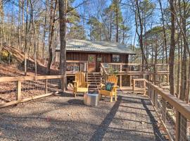 Scenic Greers Ferry Cabin with Deck and Fire Pit!, rental liburan di Heber Springs