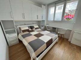 The Small White House In Milan, hotel near Lodi T.I.B.B. Metro Station, Milan