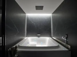 Five stars Florence luxury apartments with Jacuzzi