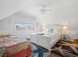 ⭐️The Lucky 7 Beach House⭐️Water view⭐️4 bedroom⭐️
