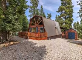 Unique Forest Cabin with Deck Ski, Hike, Fish!, hotel in Duck Creek Village