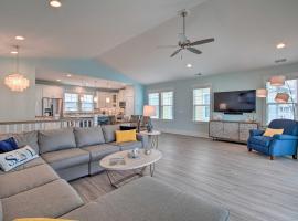 Luxury Townhouse with Ocean Views - Walk to Ocean!, hotel em Kure Beach