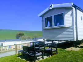 4 Berth Couples and Family Caravan in Beautiful Newquay Bay Resort, glamping site in Newquay