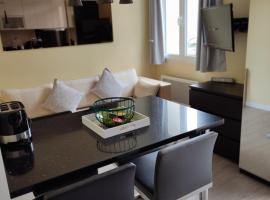 Appartement avec terrasse - M4 Lucie Aubrac, hotel a prop de Estació de metro d'Arcueil-Cachan, a Bagneux