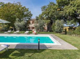 CASALE LE TRE QUERCE 8&1, Emma Villas, landsted i Orvieto