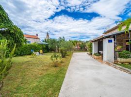 Charming Villa Casa San Pietro near the beach, hotel in Šišan