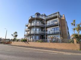 Flat 19 By The Beach, pet-friendly hotel in Harwich