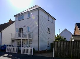 The Salty Dog holiday cottage, Camber Sands，拉伊的海濱度假屋