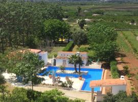 Casa on large property with private Pool, khách sạn ở Pego