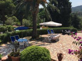 VILLA ANNA Appartamenti per vacanza in casale di charme, dom na vidieku v destinácii Marina di Campo