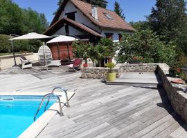 Chambre d'hôtes un petit coin de paradis en Corrèze, hotel sa parkingom u gradu Laguenne