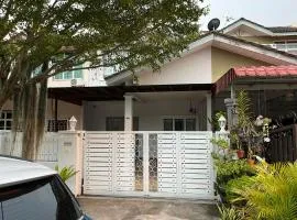 Rumah Armand Masjid Tanah Melaka 4BR Fully Aircond