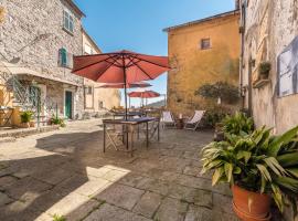 Corte Paganini Casa Vacanze, hotell i Riccò del Golfo di Spezia