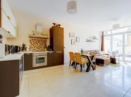 Cosy 1BR Penthouse close to the Promenade