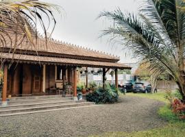 Villa Joglo Cimande, котедж у місті Богор
