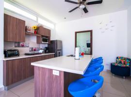 Jaco Modern & Beach Apartment - Lapa Living A1, hotel near Rainforest Adventures Jaco, Jacó