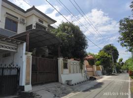 Kelana 1 Luxury Homestay Semarang, 3 bedrooms，三寶壟的飯店