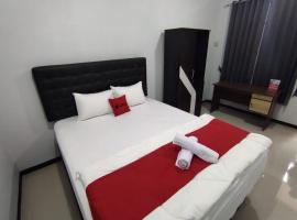 ํธ๋ฅด์์ผ๋ฅดํ ์ ์์นํ ํธํ
RedDoorz Syariah near Alun Alun Purwokerto 2