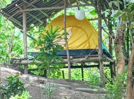 Raw Camping at Camping Paradise Singalong Mountain Garden, hotell i Antipolo