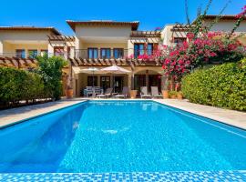 2 bedroom Apartment Eros with private pool and garden, Aphrodite Hills Resort，庫克里亞的飯店