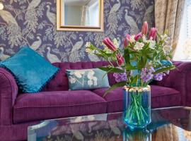 The Granville - Delightful 2-bed Victorian Apartment، فندق في هاروغايت