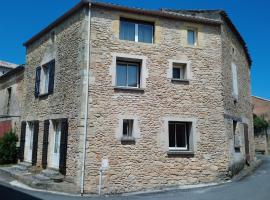 Grande maison de ville avec cheminée et loggia, chalupa v destinaci Lacapelle-Biron