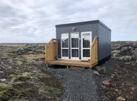 Reykjavík Outskirts - Minimalist Escape, orlofshús/-íbúð í Vogum