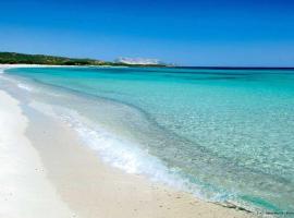 VILLA INDIPENDENTE AL MARE BUDONI, hotel na plaži u gradu Tanaunela