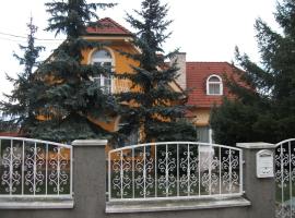 Jóbor Vendégház, hotel com estacionamento em Győrújbarát