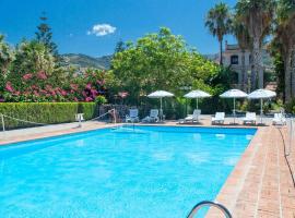 Rosmarino Park, hotel with parking in SantʼAgata di Militello