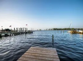Waterfront Edenton Bay Cottage - Walk to Dtwn
