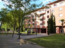 Logrocity Puerta del Ebro Parking privado gratis, hotel in Logroño