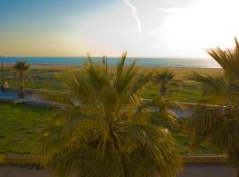 Apto en primera l&iacute;nea de playa, hotel sa Tarifa