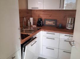 Penthouse Ferienwohnung Auszeit, gerne mit Hund, WLAN inkl., Hotel in Laboe