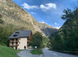 Vénosc-Les 2 Alpes , Rez de jardin, hôtel avec parking à Vénosc