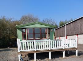 Static Caravan-Field View in lovely countryside OPEN MARCH-OCTOBER, hotel met parkeren in Stratford-upon-Avon