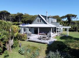 Frosty's Retreat - Great Barrier Island Home, vacation home in Tryphena