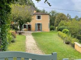 Maison Colette au coeur du périgord noir – hotel w mieście Montignac